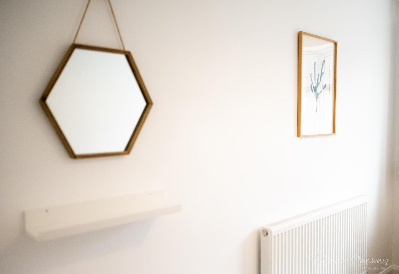 The Lookout, Modern Home From Home, Sleeps 5, With Private Parking & Outside Terrace St Ives  Exterior photo